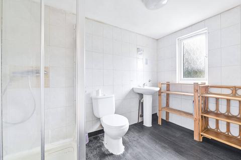 Studio to rent, Bromyard Avenue, East Acton, London, W3