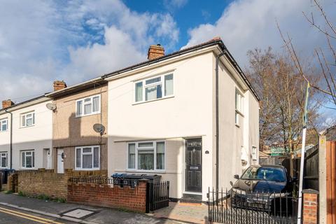 2 Pear Tree Close, Mitcham, CR4 3AH