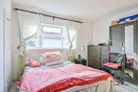 2 Pear Tree Close, Mitcham, CR4 3AH