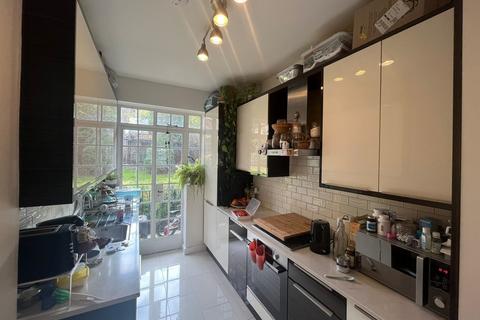 2 bedroom flat to rent, at Manchester, 4 Palmer House 76-84, Fortess Road NW5