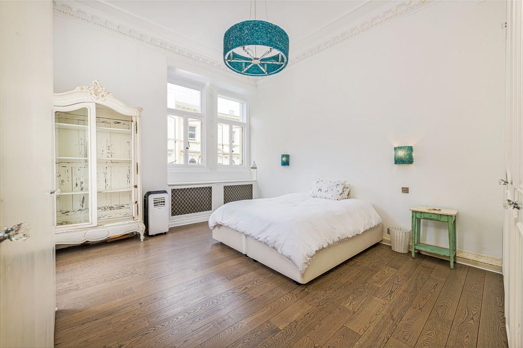 49 C Princes Gate Bed 4