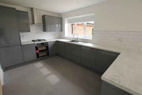 4 bedroom detached house to rent, Orchard View Close, Saughall