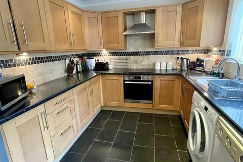 5 Clos Gwyn, Tumble, Llanelli, SA14 6AJ