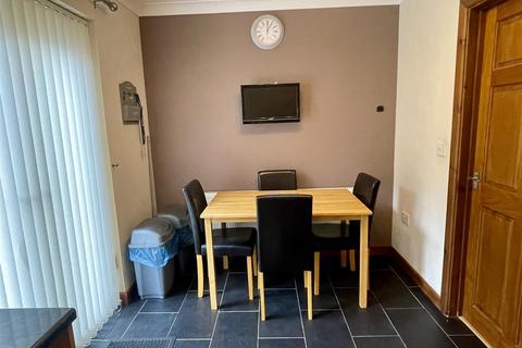5 Clos Gwyn, Tumble, Llanelli, SA14 6AJ