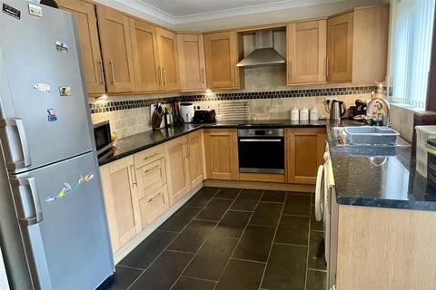 5 Clos Gwyn, Tumble, Llanelli, SA14 6AJ