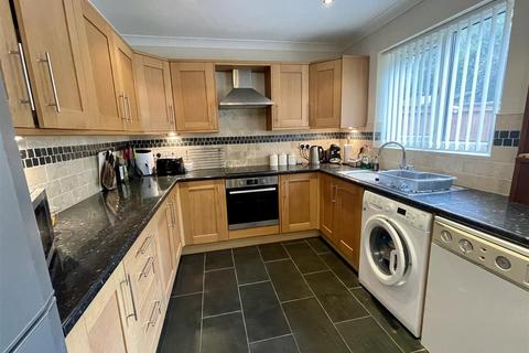 5 Clos Gwyn, Tumble, Llanelli, SA14 6AJ