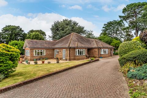 3 bedroom detached bungalow to rent, ASHTEAD KT21 2TY