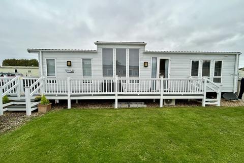 2 bedroom mobile home for sale, Essex Road, Hoddesdon