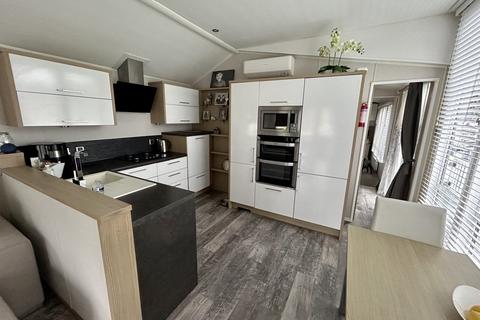 2 bedroom mobile home for sale, Essex Road, Hoddesdon