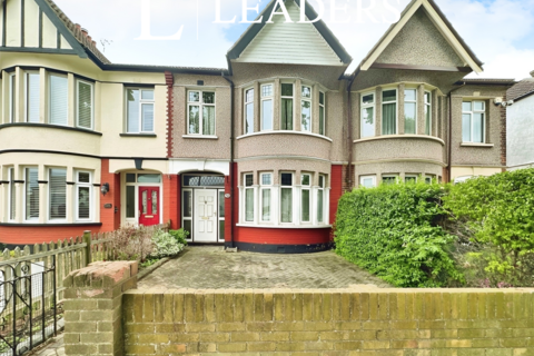 3 bedroom terraced house to rent, Bournemouth Park Road, SS2