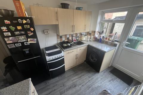 2 bedroom semi-detached house to rent, Quantock Close, Stenson Fields, DE24