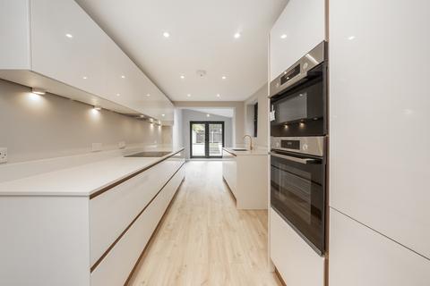 2 bedroom flat to rent, St Elmo Road, W12