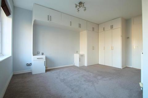 2 bedroom end of terrace house to rent, Harmans Drive