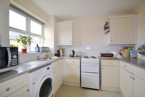 2 bedroom flat to rent, Winstanley Court