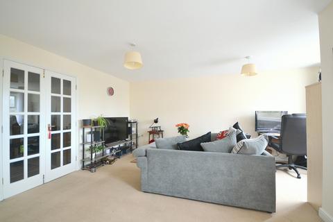 2 bedroom flat to rent, Winstanley Court