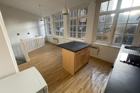 1 bedroom apartment to rent, Bute Street - Central Luton - duplex split level one bed with courtyard - LU1