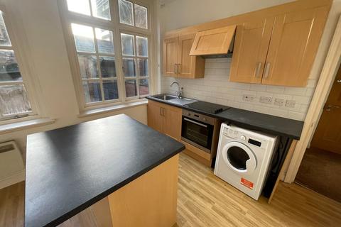 1 bedroom apartment to rent, Bute Street - Central Luton - duplex split level one bed with courtyard - LU1