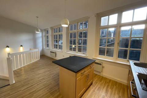 1 bedroom apartment to rent, Bute Street - Central Luton - duplex split level one bed with courtyard - LU1