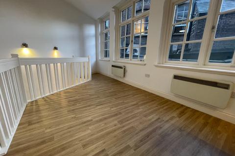 1 bedroom apartment to rent, Bute Street - Central Luton - duplex split level one bed with courtyard - LU1