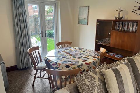 2 bedroom flat to rent, Daniel Gardens, Skinner Street, Poole