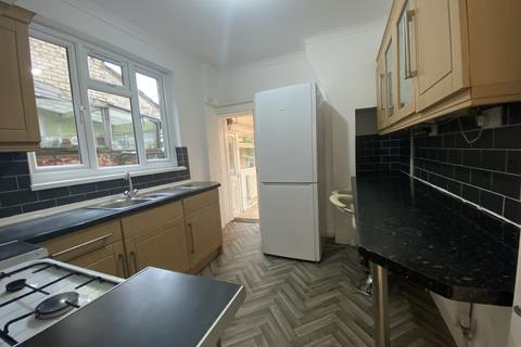 4 bedroom terraced house to rent, Montgomerie Road, Southsea