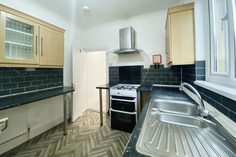 4 bedroom terraced house to rent, Montgomerie Road, Southsea