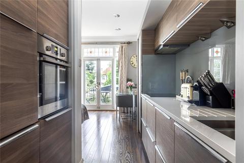Flat 2, 19 Drewstead Road, London, SW16 1LY
