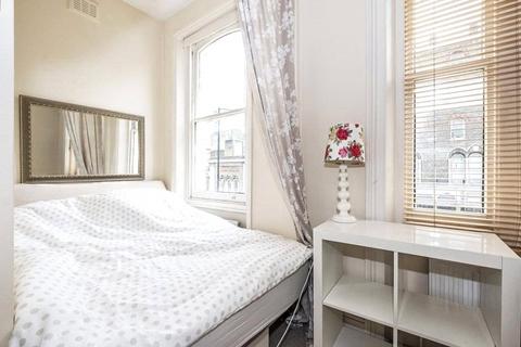 Studio to rent, Randolph Avenue, London W9