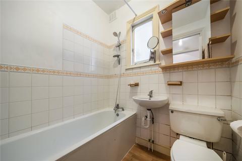 Studio to rent, Randolph Avenue, London W9