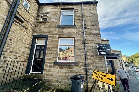 2 bedroom terraced house to rent, Saddleworth Road, Greetland, Halifax