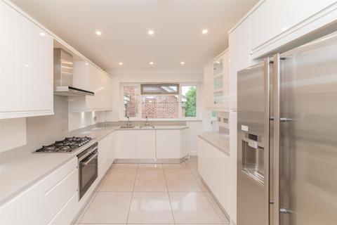 3 bedroom flat to rent, Holders Hill Road, London