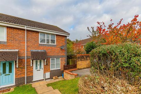 2 bedroom semi-detached house to rent, Hollington Drive, Pontprennau CF23