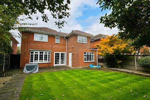 4 bedroom detached house for sale, Shaftesbury Crescent, Surrey TW18