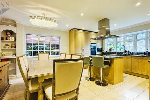 4 bedroom detached house for sale, Shaftesbury Crescent, Surrey TW18