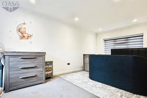 4 bedroom detached house for sale, Shaftesbury Crescent, Surrey TW18