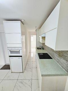 2 bedroom flat to rent, Stockport Road, Levenshulme, Manchester, M19