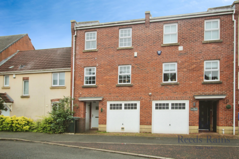 4 bedroom terraced house to rent, Main Street, Chorley PR7