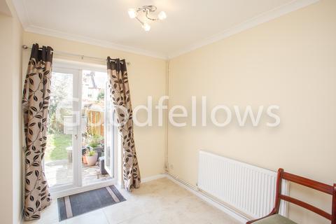 3 bedroom semi-detached house to rent, St James Avenue, Surrey SM1