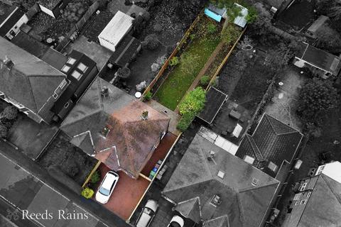 13 Heyridge Drive, Manchester, M22 4HB