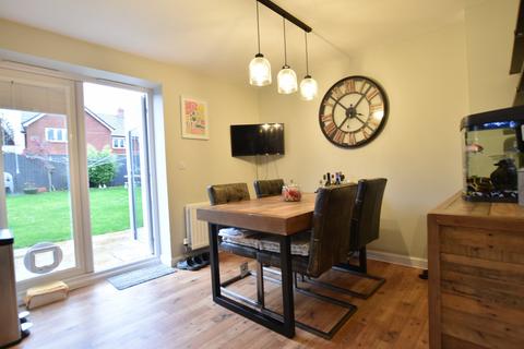 4 bedroom detached house for sale, Crump Way, Worcestershire WR11