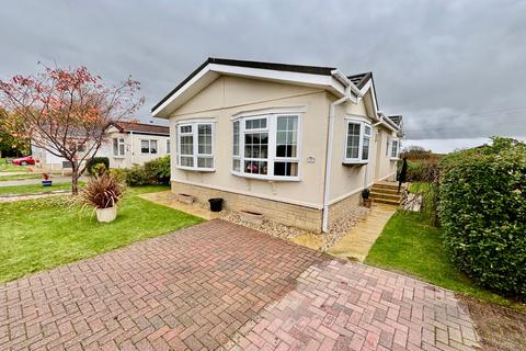 2 bedroom detached house for sale, Cheltenham Road, Evesham WR11