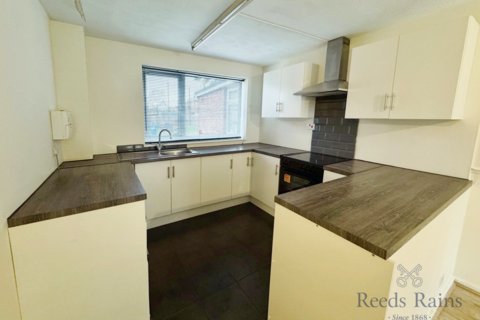 3 bedroom terraced house to rent, Saxby Road, Hull HU8