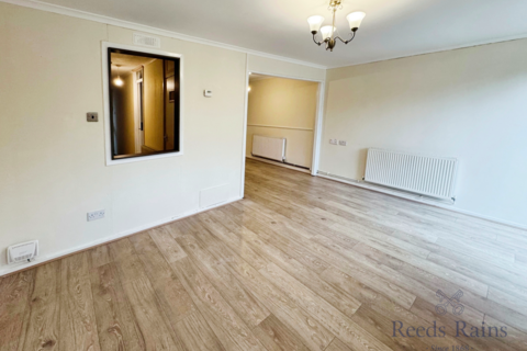 3 bedroom terraced house to rent, Saxby Road, Hull HU8