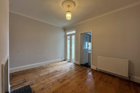 2 bedroom terraced house to rent, Prince Albert Road, Hampshire PO4