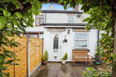 2 bedroom terraced house to rent, Elsicker Lane, Wakefield WF1