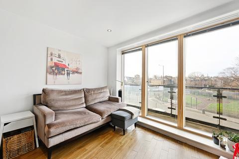 2 bedroom flat to rent, Bassett House, SW19