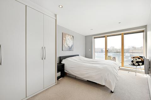 2 bedroom flat to rent, Bassett House, SW19