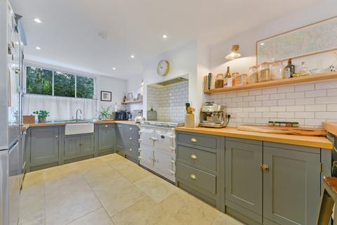 4 bedroom house to rent, Sisters Avenue, SW11