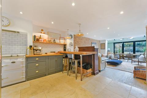 4 bedroom house to rent, Sisters Avenue, SW11