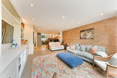 4 bedroom house to rent, Sisters Avenue, SW11